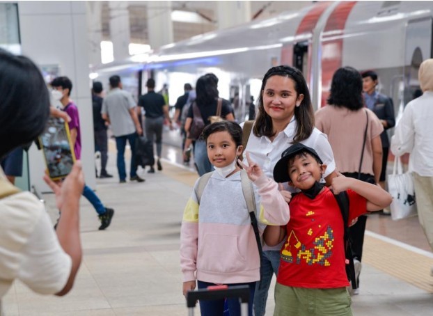 Passenger Trips on Jakarta-Bandung High-Speed Railway Hit 1 Million-Mark