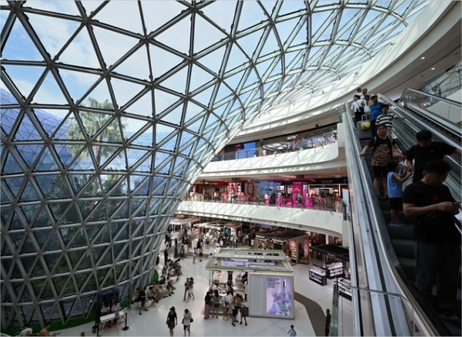 Duty-free Sales Boost Foreign Trade in China's Sanya