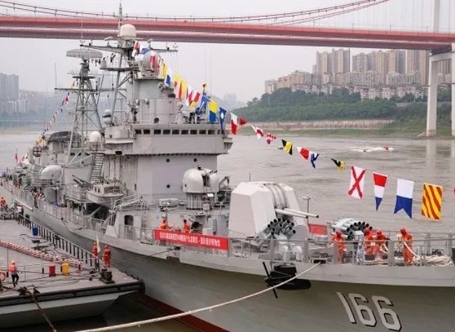 166 Guided-Missile Destroyer Debuts as a Premier National Cultural Relic in Chongqing