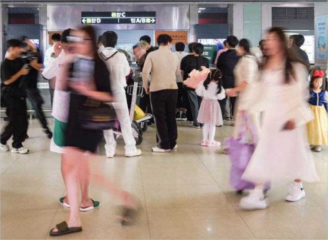 Passenger Numbers at Chinese Mainland Airports Surge in 2023
