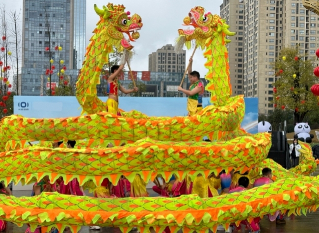 Smart Convoy Escorts Tongliang Dragon on Journey of 'Fire and Ice'