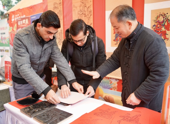 Pakistani Students Experience Chinese New Year Culture in Chongqing