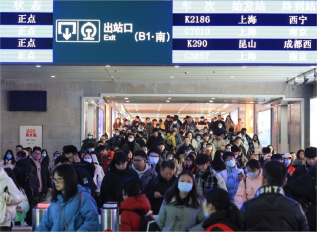 China's Passenger Traffic Surges During New Year Holiday