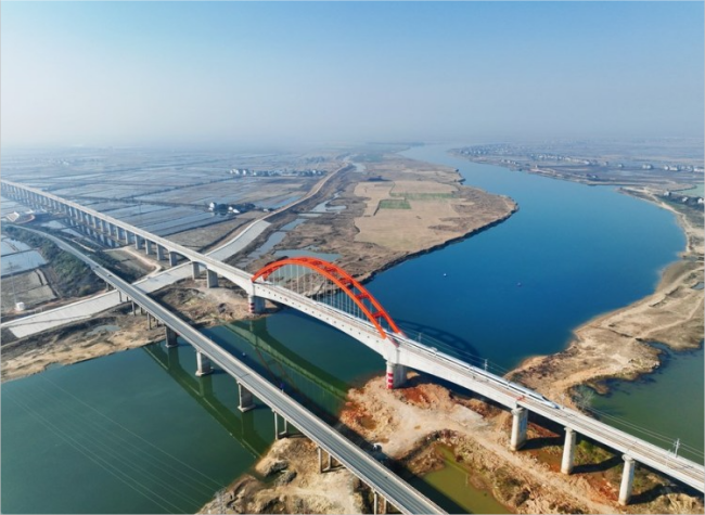 China's Operating High-speed Railway Hits 45,000 km
