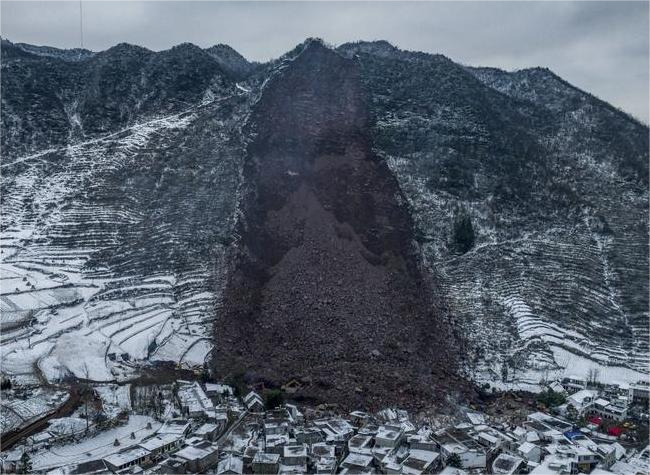 Xi Orders All-out Search and Rescue of People Missing in SW China Landslide