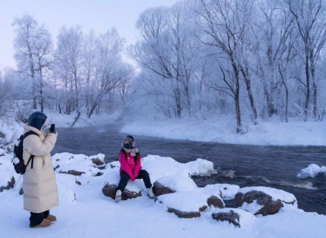 Chinese Tourist Attractions, Businesses Gear Up for Upcoming Holiday Season