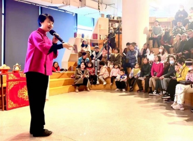 Her Endeavor to Embed Peking Opera in Youth Education | CPPCC Members