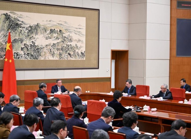 China's State Council Discusses Draft Government Work Report