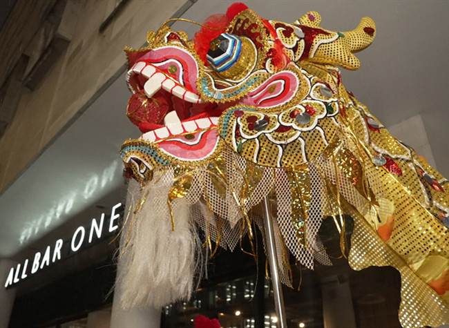Spectacular Tongliang Dragon Dance Illuminates London Eye for Chinese New Year