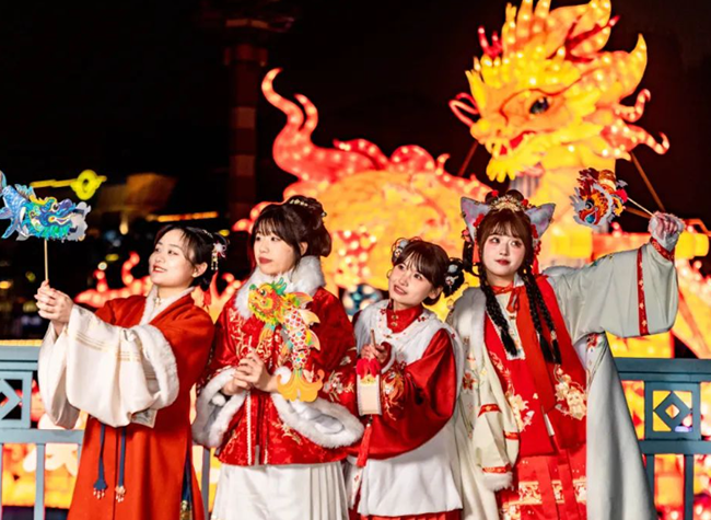 Nighttime Economy Attracts Influential Creators, Sparks Urban Vitality