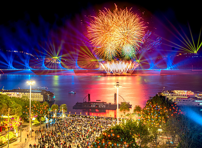 Fengdu Unveils Spectacular Three-dimensional Light and Shadow Performance Along Yangtze River