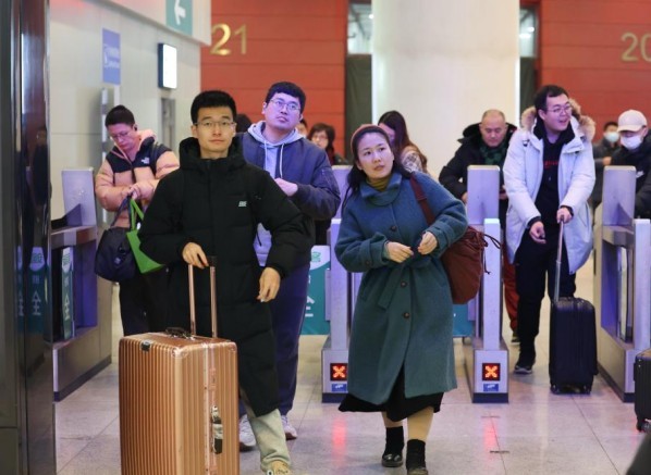 Over 2.3 bln Passenger Trips Made in China's Spring Festival Holiday: Authorities