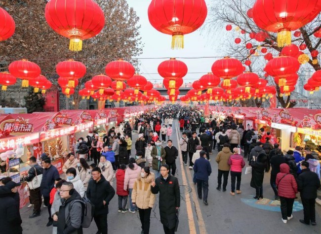 China Sees Booming Consumption During Spring Festival Holiday