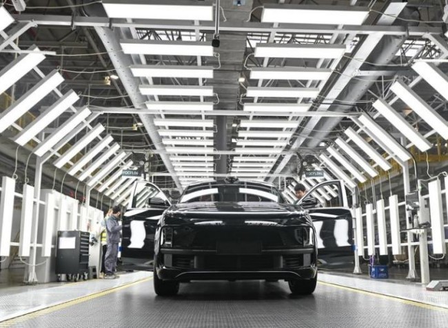 China's Factory Activity Improves in January, Expectations Stable