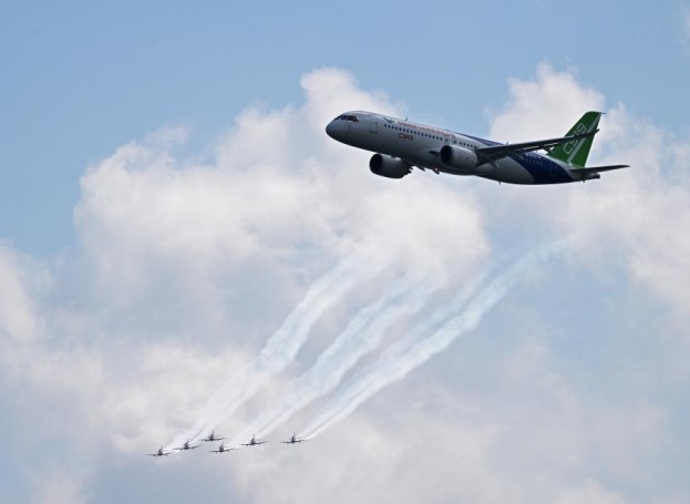 Chinese C919 Attends Singapore Airshow Rehearsal