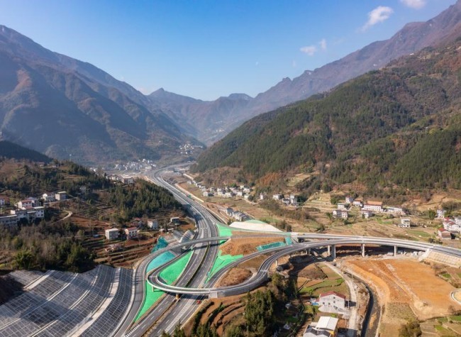China Expands Transport Network to Facilitate High-Quality Development
