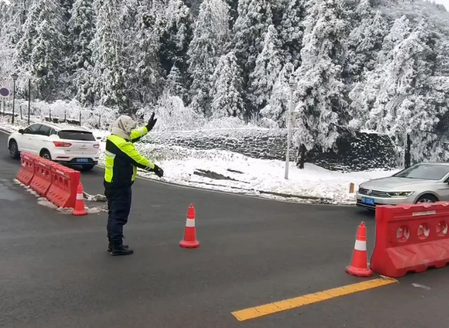 Winter Bliss at Nantian Lake: A Harmonious Blend of Beauty and Order