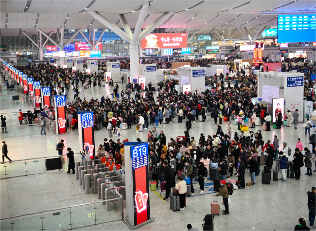 China Reports 81.55 Mln Railway Trips in First Week of Spring Festival Travel Rush