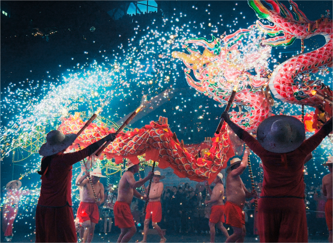 Lanterns, Sparks, Traditions: Celebrating Chinese New Year in Chongqing | City in the Lens③