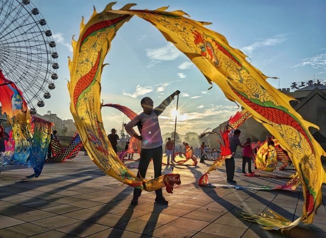 Cultivating the Essence to Refine the 'Spirit of Chongqing City'