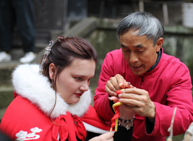 Global Youths Dive into Chinese Traditions, Celebrating Longtaitou Festival in Chongqing