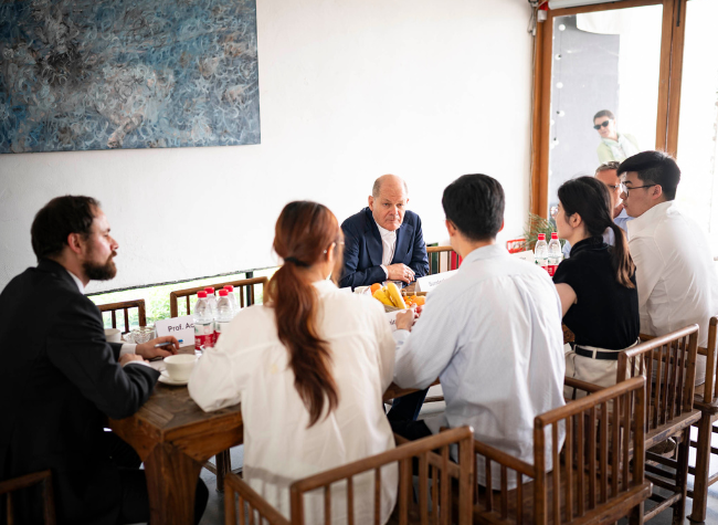 German Chancellor Engages with Chongqing Students on Urbanization, Careers