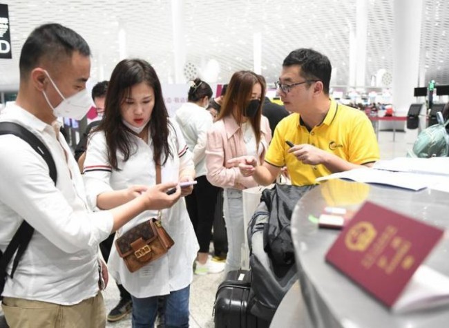 China Introduces Policies to Facilitate Citizens' Travels Overseas