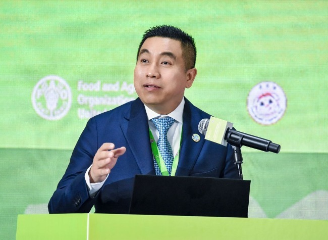 Global Experts Gather to Tackle Antimicrobial Use in Agriculture | Insights