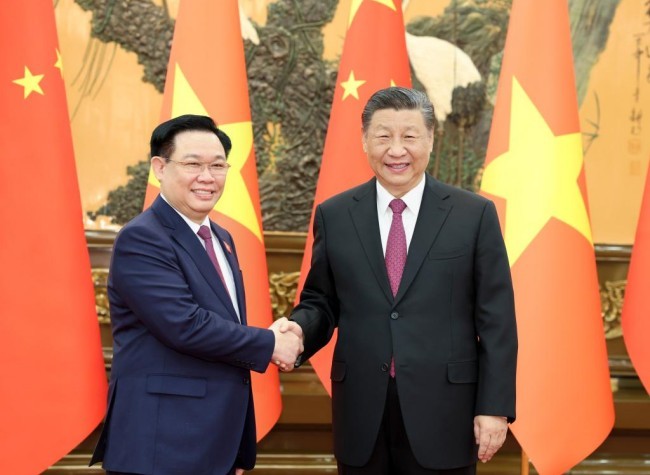 Xi Meets National Assembly of Vietnam Chairman, Urges Strong Sense of Community with Shared Future