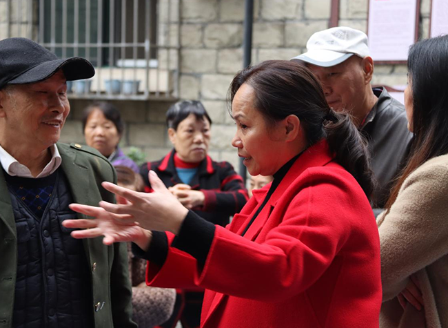 Unyielding Spirit: How a Community Leader in Chongqing Battles Cancer and Revitalizes Her Neighborhood