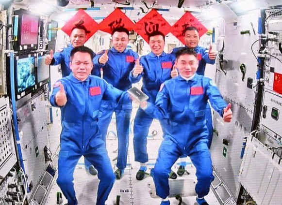 China's Shenzhou-17 Astronauts Complete Handover, Returning to Earth on April 30