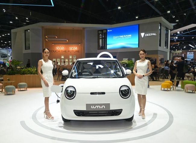 Thai Deputy PM Lauds Changan's CD701 Design and Avatr 11 Luxury at Auto Show