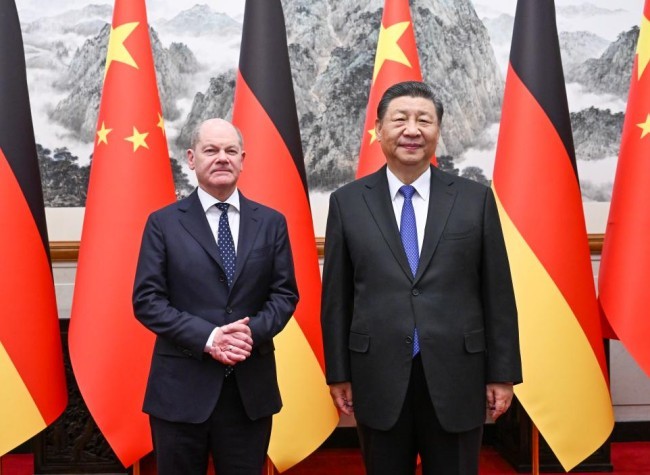 Xi Meets German Chancellor, Calls for Achieving Mutual Success