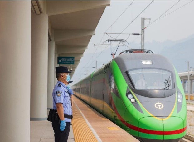 1 Year On, Cross-Border Passenger Service on China-Laos Railway Achieves Fruitful Results