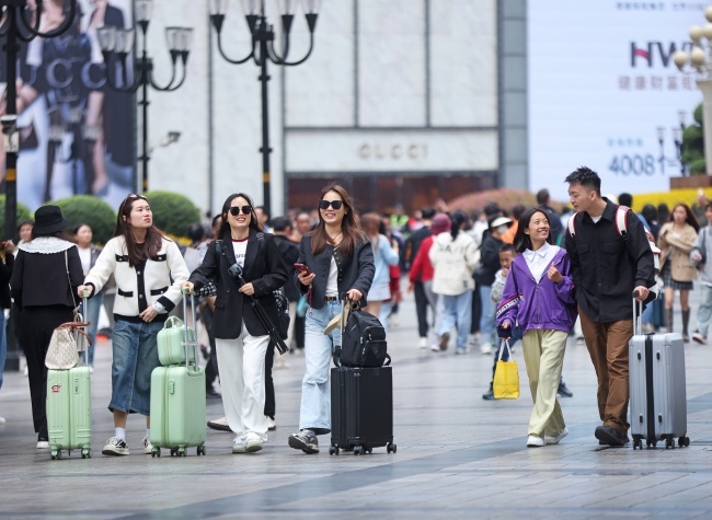 Chongqing's Cultural Blossom: Qingming Festival Tourism Thrives