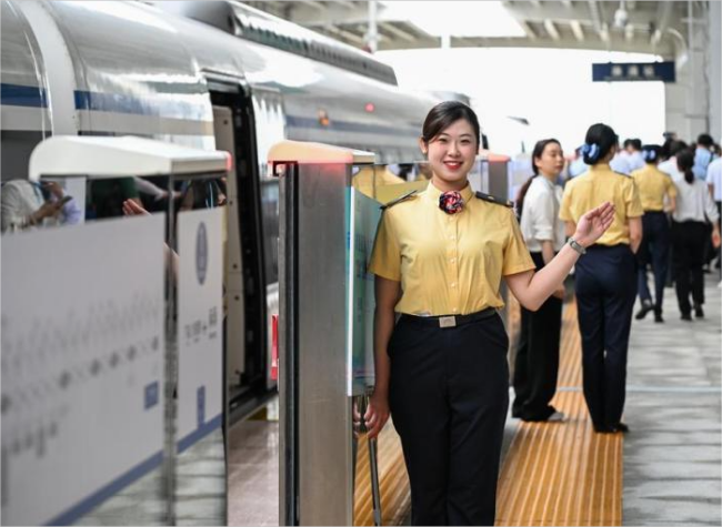 Longest Intercity Railway in Greater Bay Area Put into Operation