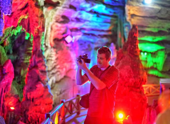 Overseas Influencer Visits Last 'Shangri-La' of Yangtze River Three Gorges