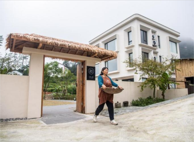 Paintings Help Change Farmers' Fate in Chongqing