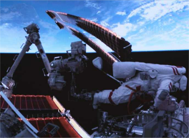 Shenzhou-18 Crew Members Complete First Spacewalk