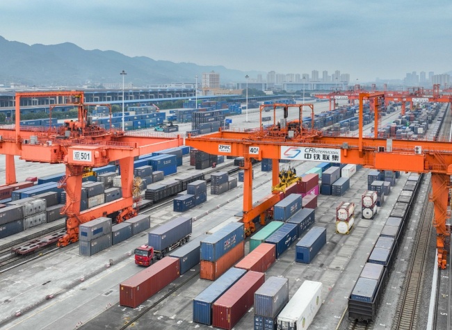 Chongqing's Export Boom: Notebooks, EVs Drive Q1 Growth | Graphics