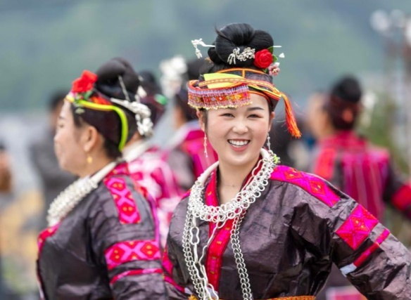 People Enjoy May Day Holiday Across China