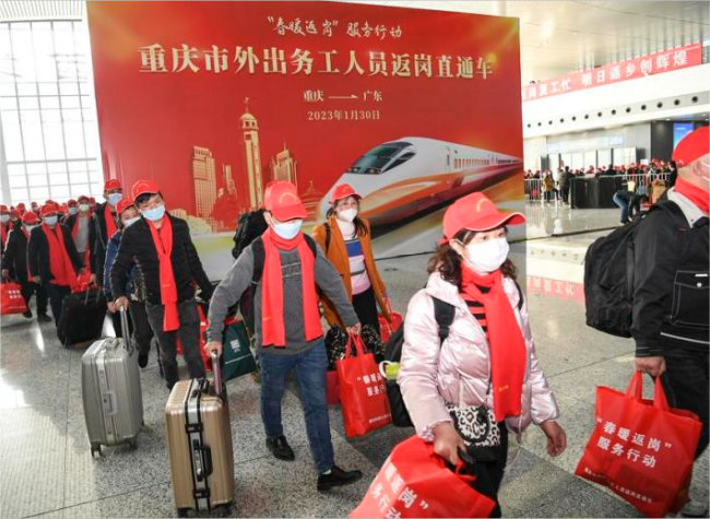 China's Migrant Workers Earn Higher Incomes in 2023