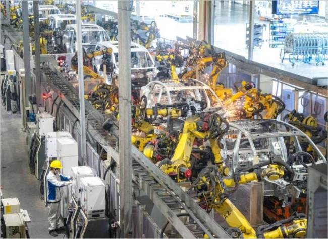 China's Industrial Sector Gathers Steam as April Produces Profit Rebound