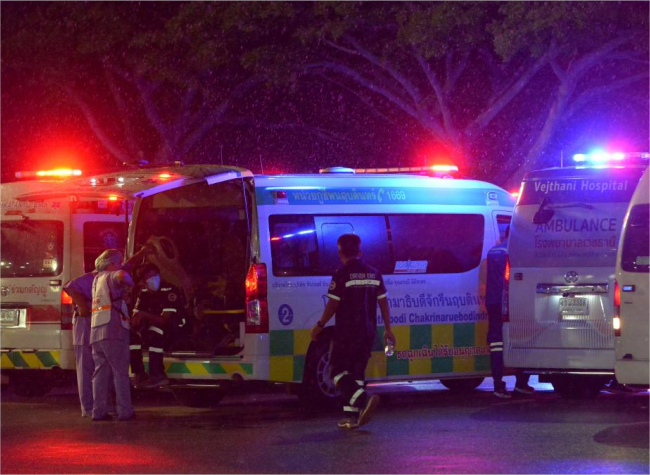 1 Dead, 30 Injured After Singapore Airliner Hits Severe Turbulence
