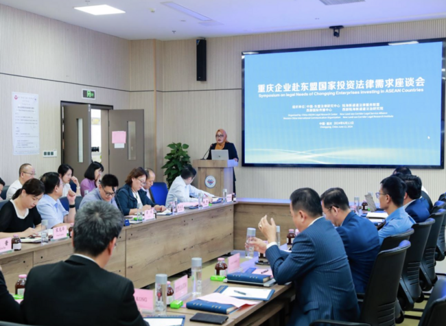 ASEAN Ph.D. Students Advise Chongqing Companies on Going Abroad at Seminar