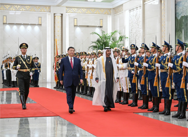 Xi Holds Talks with UAE President