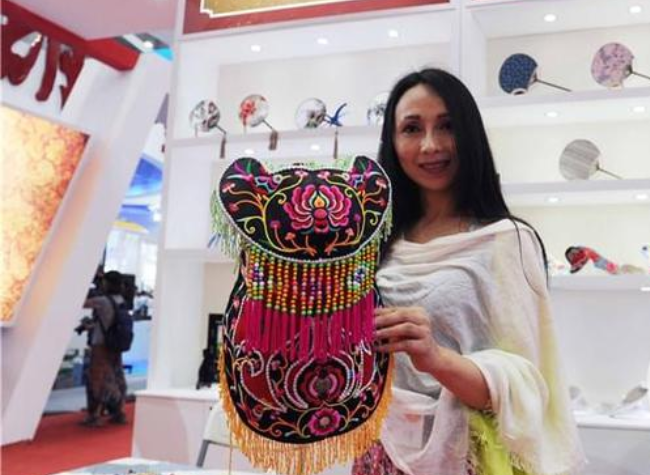 Audible | Wuxi Daning River Embroidery (Wedding Flower)