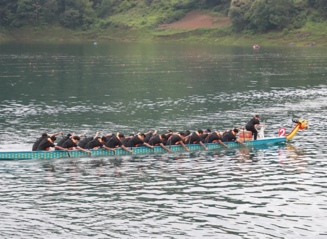 Chongqing 4th Dragon Boat Open Held in Wulong