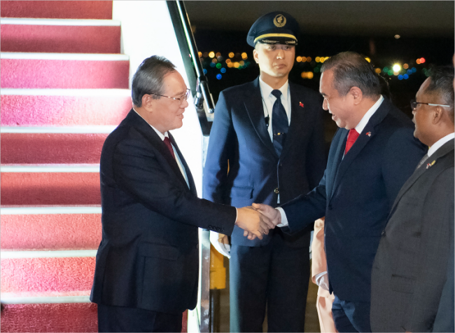 Chinese Premier Arrives in Malaysia for Official Visit