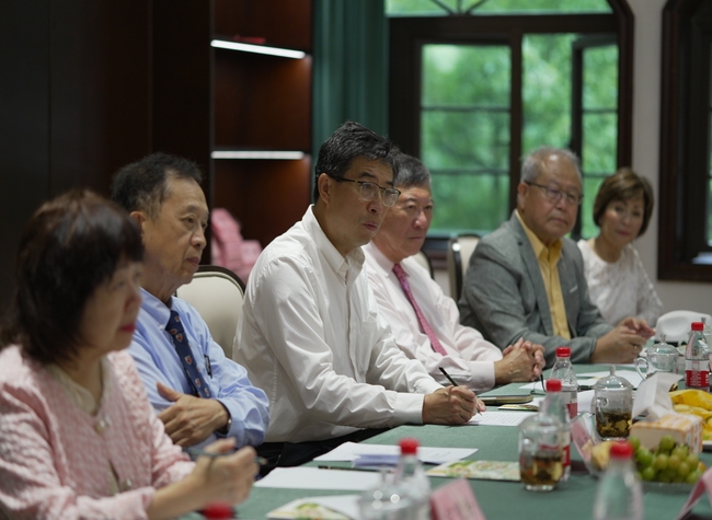 Chinese American Delegation Visits Chongqing for Exchanges, Roots